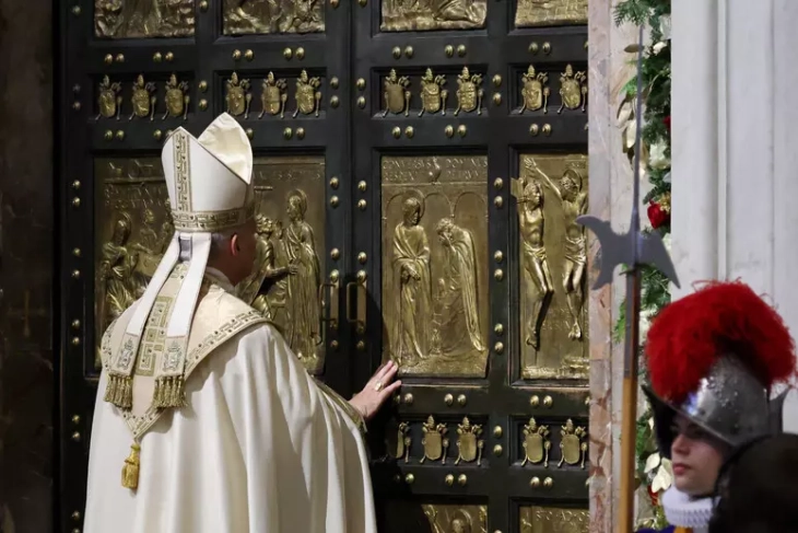 Pope Leo closes Holy Door, ending Catholic Jubilee Year