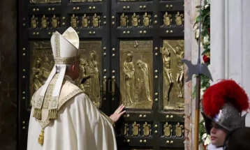Pope Leo closes Holy Door, ending Catholic Jubilee Year