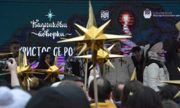 Several thousand children head Badnik processions nationwide carrying Star of Bethlehem