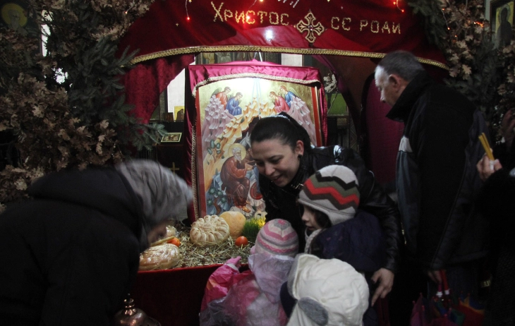 Orthodox faithful celebrate Christmas