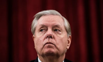 Фокс њуз: Трамп одобри царини од 500 проценти за земјите што купуваат евтини енергенси од Русија