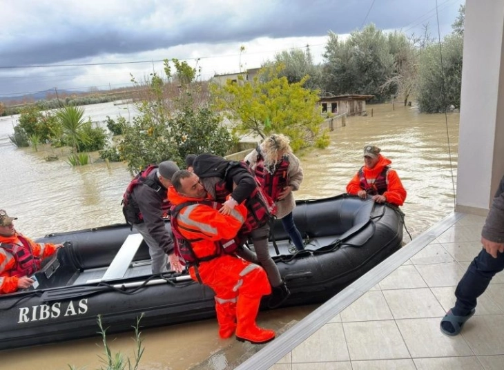 Berisha kërkon shpallje të gjendjes së jashtëzakonshme ndërsa për vërshimet e akuzon Ramën