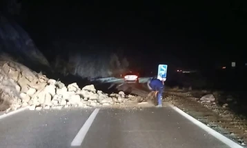 MPB: Shembje dheu në autostradën Shkup - Veles, vërshime në Krushevë dhe ndalesë për kamionë në rrugën Strugë - Qafë Thanë