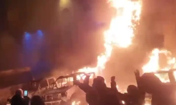 Protesta masive në Iran, digjen ndërtesa qeveritare, mbështetje edhe nga djali i Shahut Reza Pahlavi