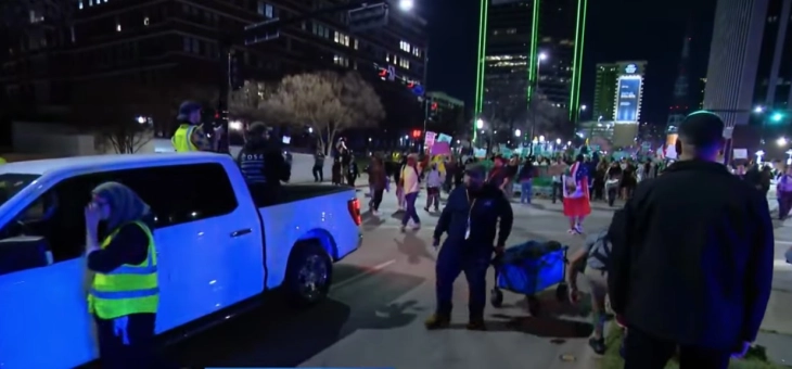 Убиството на мајка на три деца предизвика масовни протести во Минеаполис