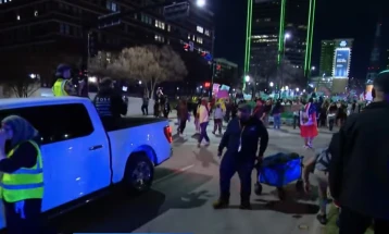 Убиството на мајка на три деца предизвика масовни протести во Минеаполис