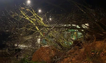 ЦУК: Поради поплавите предизвикани од поројните дождови, во Кочанско и во Охридско се интервенира со механизација