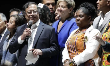 Петро: САД ги третираат другите земји како дел од американската империја