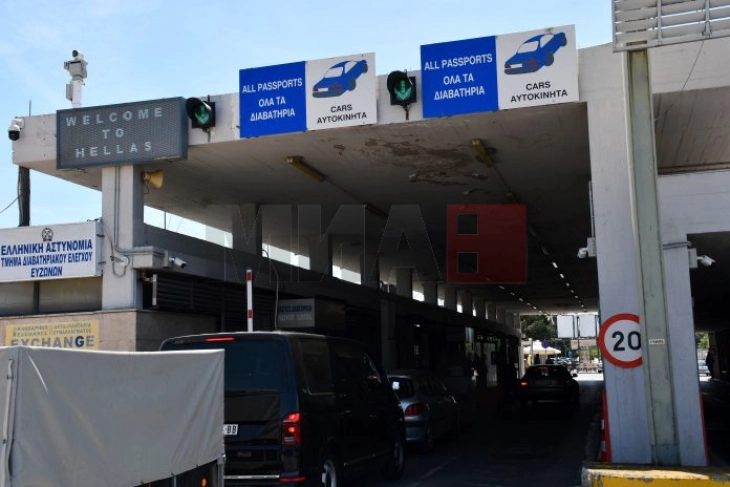 Nga ora 17 bllokadë gjashtëorëshe në vendkalimin kufitar Evzoni