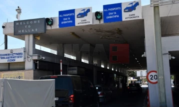 Nga ora 17 bllokadë gjashtëorëshe në vendkalimin kufitar Evzoni