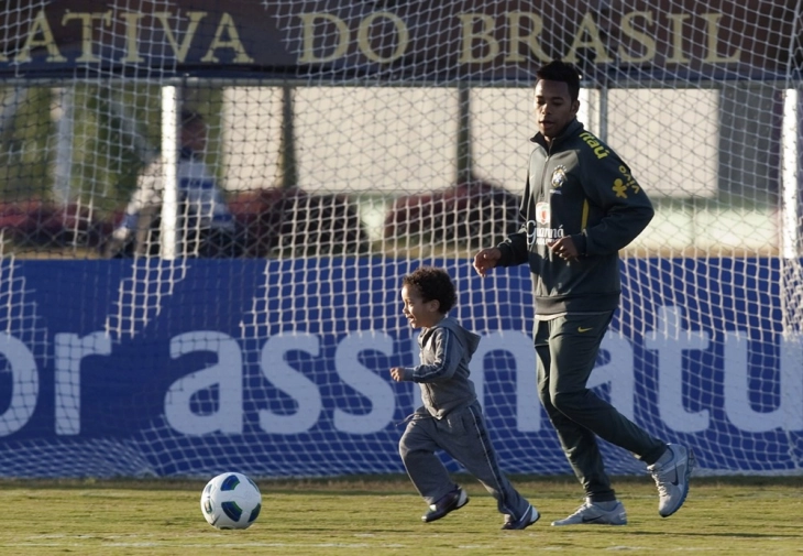 Интер заинтересиран за синот на Робињо