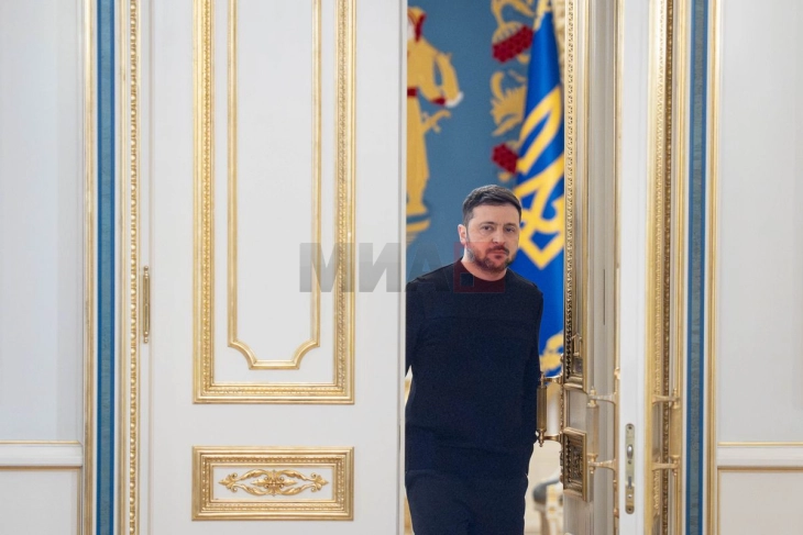 Зеленски: Русија се обидува целосно да ги згасне и уништи украинските градови