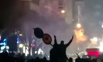 Fresh protests grip Iran as death toll rises, internet stays cut