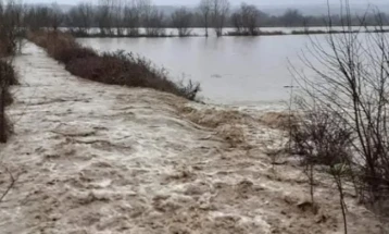 QMK: Reshjet e dendura të shiut kanë shkaktuar rrëshqitje dheu dhe përmbytje në disa zona të vendit