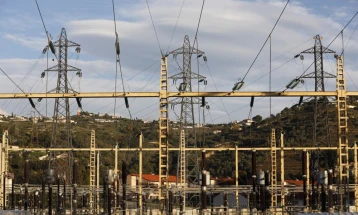 Stuhia në Francë lë rreth 100.000 amvisëri pa energji elektrike