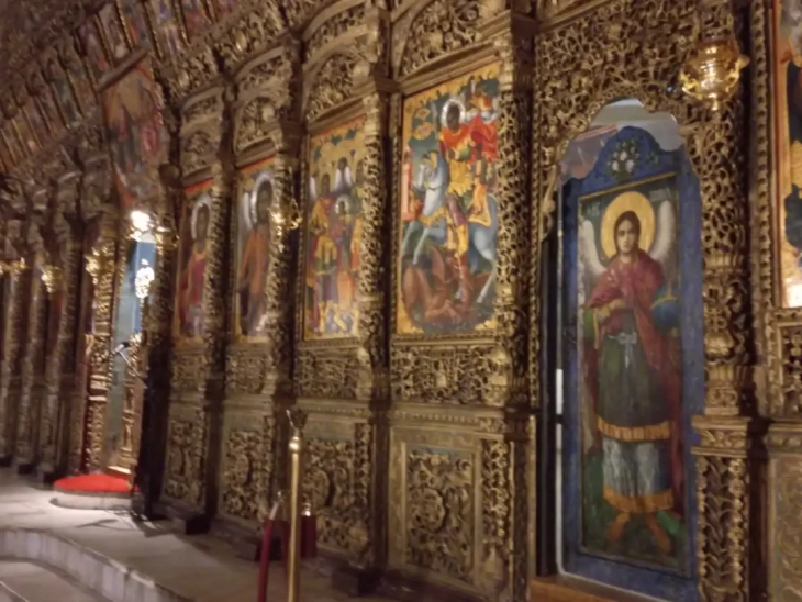 Православна црква: Конвертитите го откриваат источното православие на интернет, Црквата сака да им помогне да се причестат лице в лице