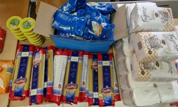 Хуманост на дело - ОО Црвен крст Виница подели 27 пакети на граѓани