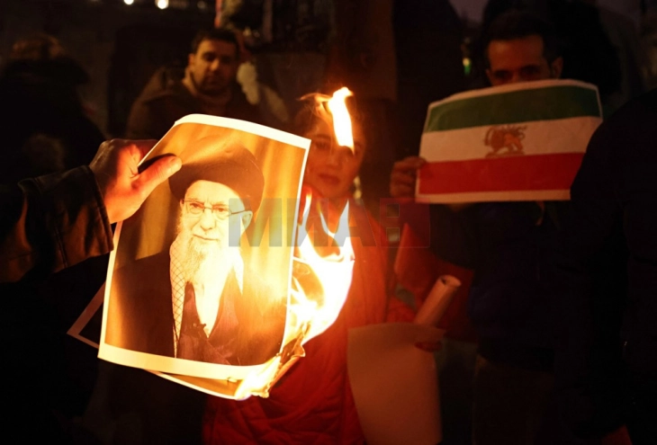 Режимот во Иран е поранлив отколку кога било досега, но Хаменеи не покажува знаци дека ќе попушти