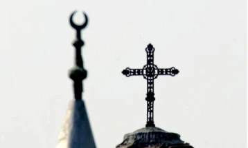 Истражување: Различната вера не треба да биде пречка туку можност за дијалог