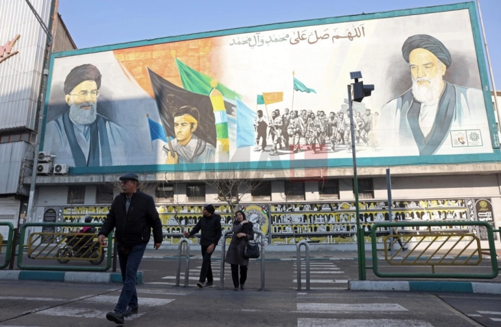 Иранците добиваат СМС пораки со предупредување да внимаваат на своите тинејџери