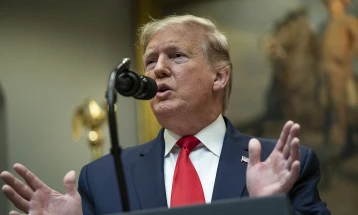 Трамп: Земјите што тргуваат со Иран ќе плаќаат царина од 25 проценти