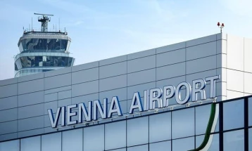 Поради замрзнат дожд затворени аеродромите во Виена и во Братислава