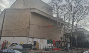 Продолжува отстранувањето на урбаната опрема во Куманово