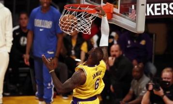 Леброн Џејмс добива посебен беџ на дресот