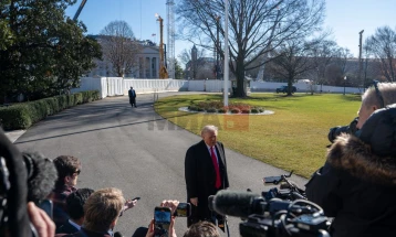 Трамп: Ќе морате сами да откриете каква помош е на пат за Иран