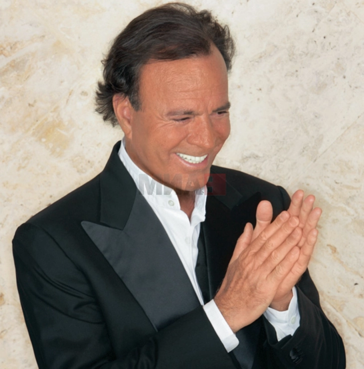 Spanja filloi hetim për akuzat kundër Hulio Iglesias për keqpërdorim seksual