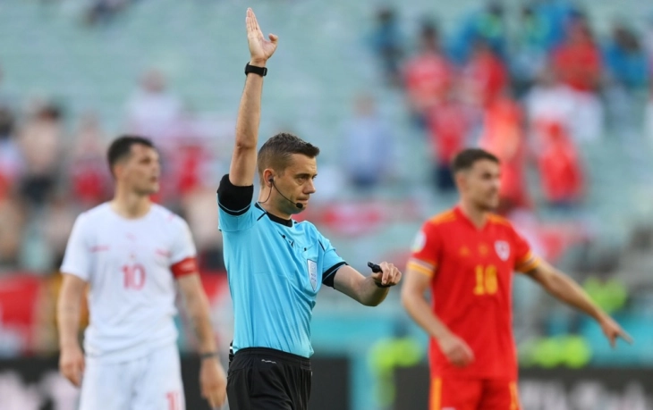 УЕФА и Британските федерации ја отфрлаат реформата на правилото за офсајд