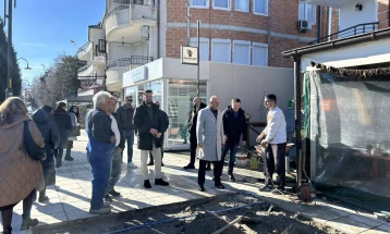 Градоначалникот Ќyра изврши надзор на градежните работите на дел од кејот на реката Црн Дрим