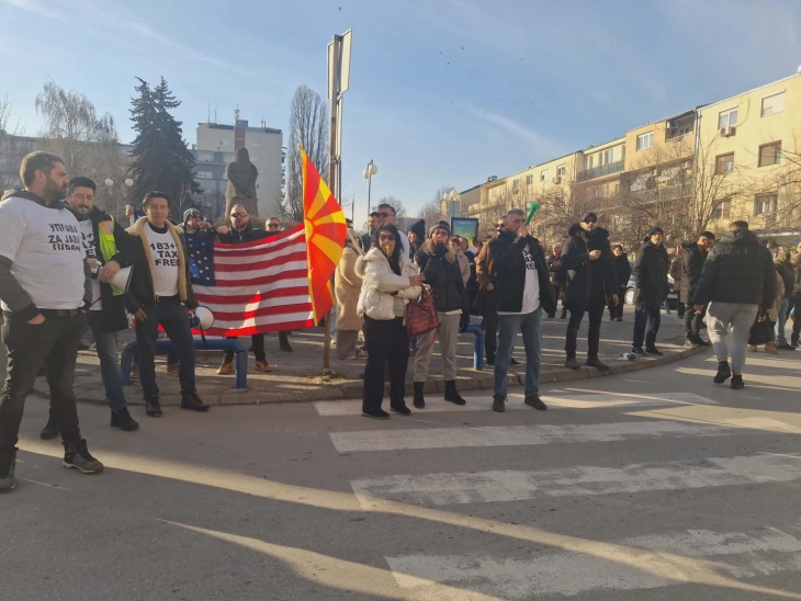 Повторно протест на кумановците пред зградата на УЈП