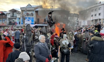 Со василичарско оро и палење на маските заврши Вевчанскиот карневал