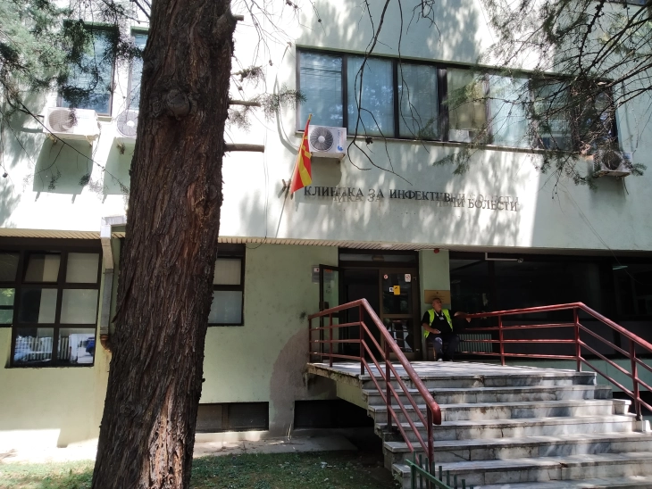 Ka ndërruar jetë një paciente me grip, dy pacientë janë në mbështetje respiratori në Klinikën për sëmundje infektive