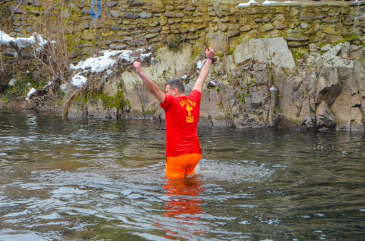 Светиот крст на Водици ќе биде положен во водите во Пробиштип и Злетово