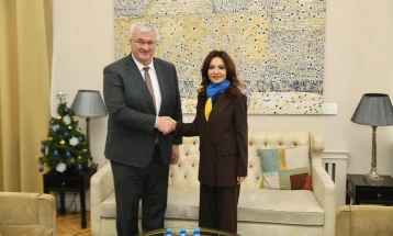 Албанската министерка Спиропали во посета на Украина, врачен и е „Орден на принцезата Олга“