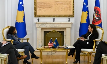 Presidentja e Kosovës, Vjosa Osmani priti në takim të ngarkuarën me punë të SHBA-së, Anu Pratipati