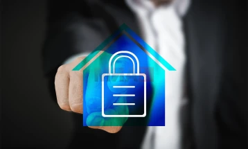 Стручно мислење: Автомобилскиот екран на допир може да биде поопасен од телефонот