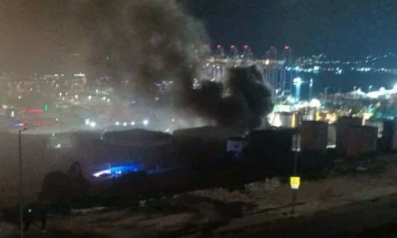 Голем пожар во близина на резервоари за гориво во атинска населба – изгасен по над пет часа