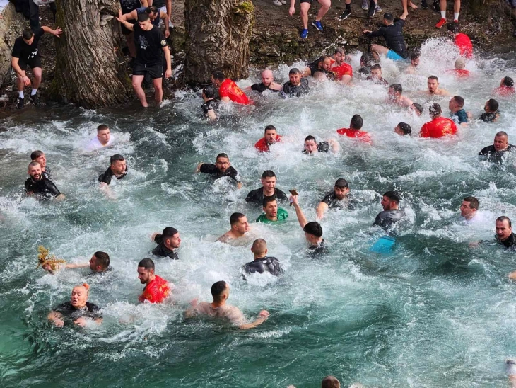 Над 180 пријавени верници за фаќање на светиот крст во река Радика