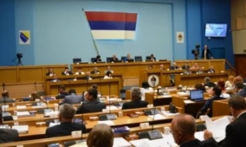 Парламентот на РС ја прифати оставката на премиерот Миниќ