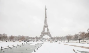 Paris birthday party gets big surprise when flat's floor collapses
