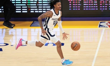 НБА: Мемфис триумфираше во Лондон, навивач го попречи изведувањето на американската химна