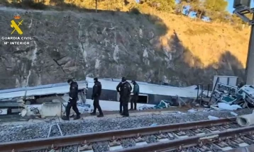 Најмалку 39 луѓе загинаа во железничка несреќа во Шпанија (ДПЛ)