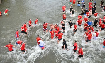 Во Штип на две локации во реката Брегалница беше положен светиот крст