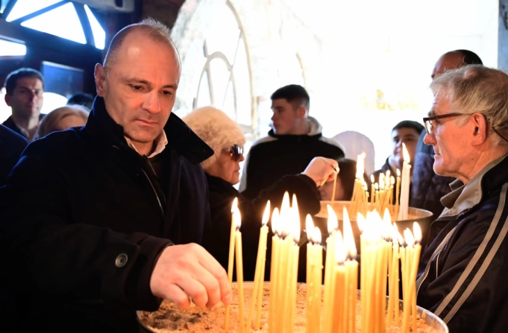Filipçe: Ju uroj festën e madhe të Epifanisë - Uji i Bekuar