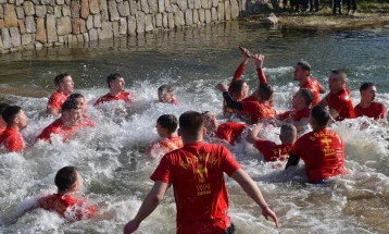 Во Виница Светиот крст во рацете на Бојан Колишев