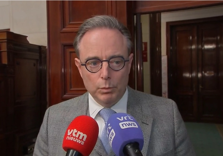 Де Вевер: Имам чувство дека времето на слаткоречивост кон САД заврши