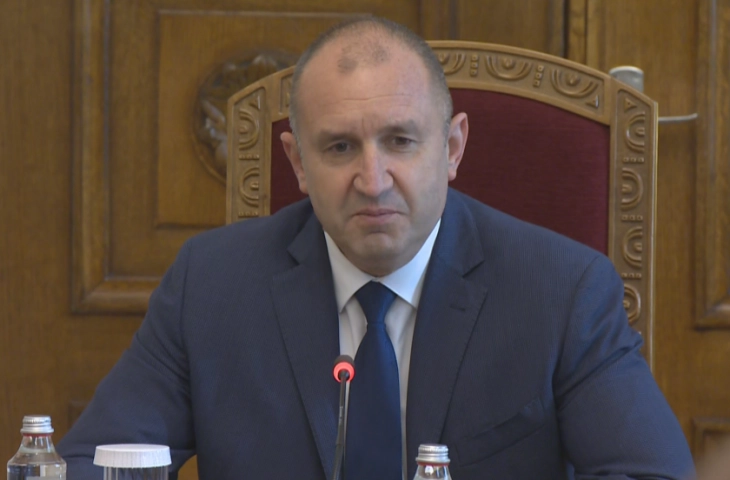 Румен Радев поднесе оставка до Уставниот суд, Илијана Јотова ја презеде функцијата претседател на Бугарија